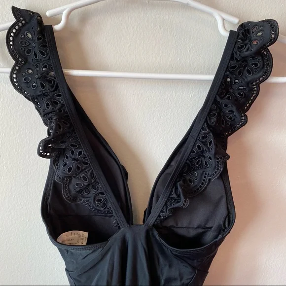 Avec Les Filles Ruffle Top One Piece Swimsuit - Picture 9 of 13